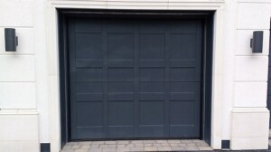 Silvelox bespoke garage door detail - Anthracite grey Duo model