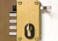 Side hinge garage door lock